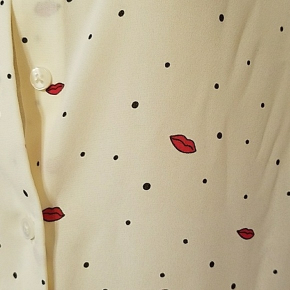 SHIRT BUTTONS DOWN VALENTINES DAY PRINT LIPS AND POLKA DOTS SZ L - Picture 5 of 8
